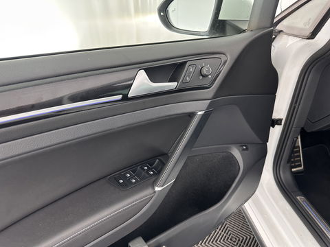 Volkswagen Golf 1.4 TSI GTE Aut. *PANO | FULL-LED | FULL-LEATHER | LANE-ASSIST | BLIND-SPOT | ADAPTIVE-CRUISE | CAMERA | DAB | NAVI-FULLMAP | ECC | PDC | SPORT/HEATED-SEATS | 18"ALU*