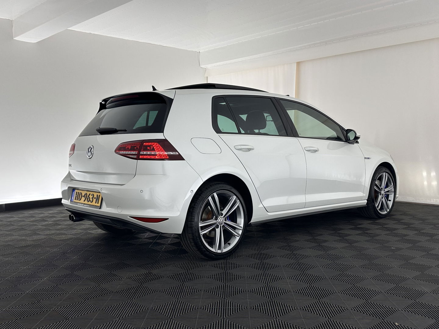 Volkswagen Golf 1.4 TSI GTE Aut. *PANO | FULL-LED | FULL-LEATHER | LANE-ASSIST | BLIND-SPOT | ADAPTIVE-CRUISE | CAMERA | DAB | NAVI-FULLMAP | ECC | PDC | SPORT/HEATED-SEATS | 18"ALU*