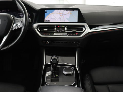 BMW 3-serie 330i High Executive | Panoramadak | Leder | Stoelverwarming | Adaptive cruise | Sport Line | Camera | Live Cockpit | Sportstoelen | Carplay | Navigatie | Full LED