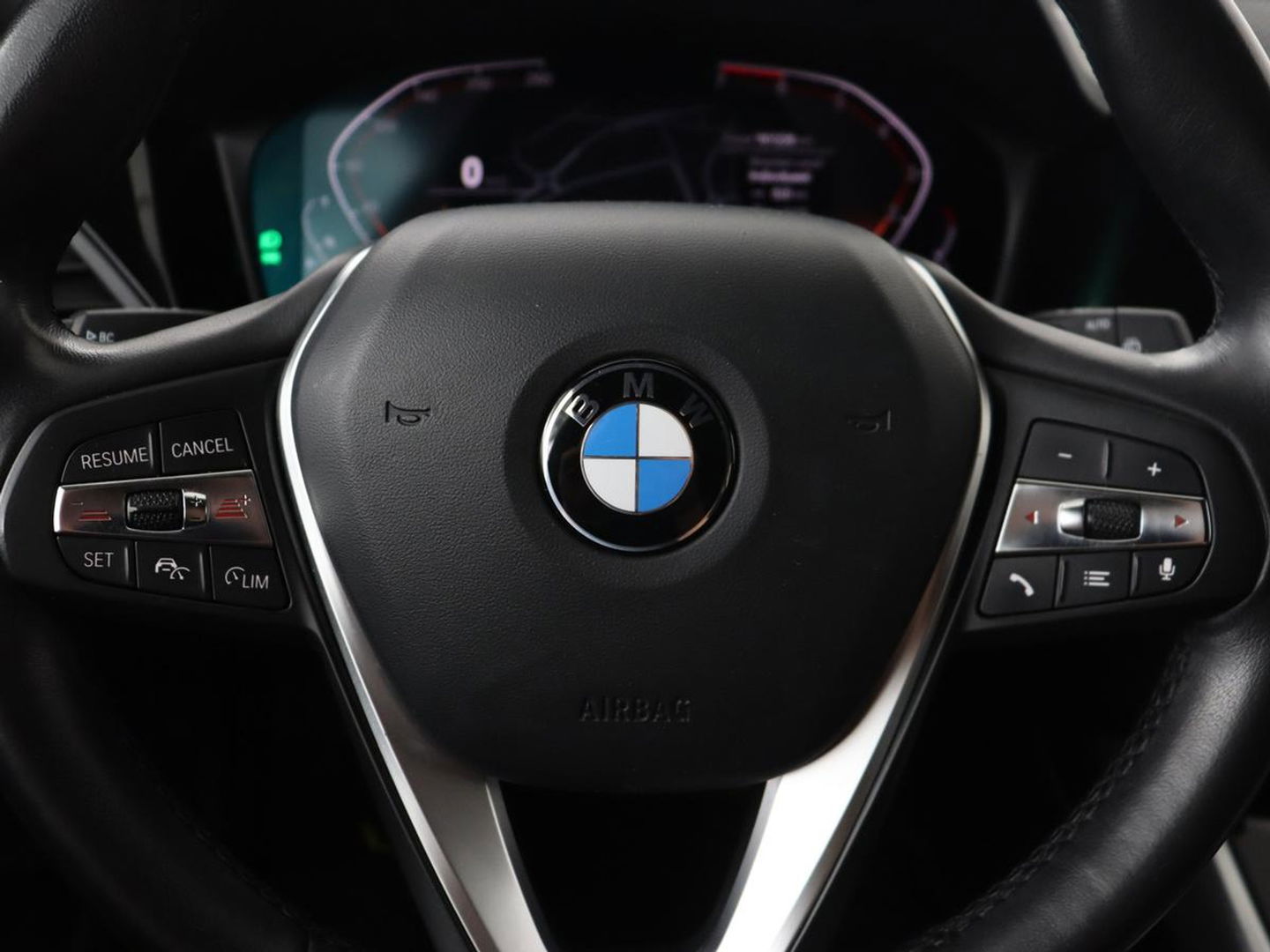 BMW 3-serie 330i High Executive | Panoramadak | Leder | Stoelverwarming | Adaptive cruise | Sport Line | Camera | Live Cockpit | Sportstoelen | Carplay | Navigatie | Full LED