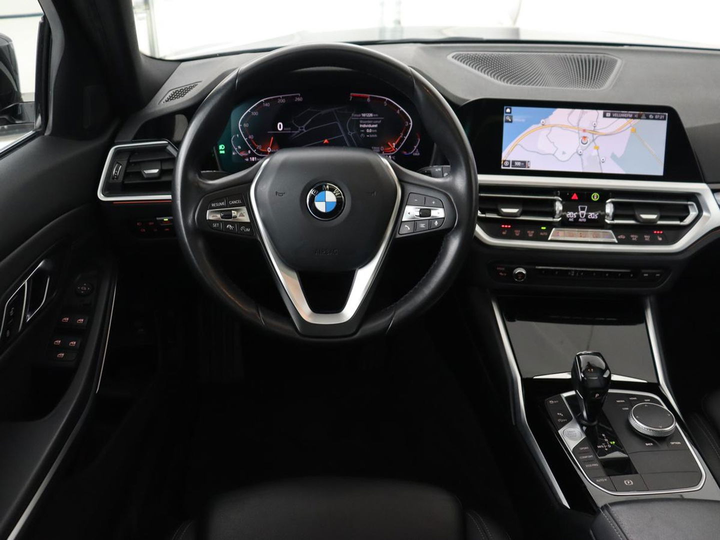 BMW 3-serie 330i High Executive | Panoramadak | Leder | Stoelverwarming | Adaptive cruise | Sport Line | Camera | Live Cockpit | Sportstoelen | Carplay | Navigatie | Full LED