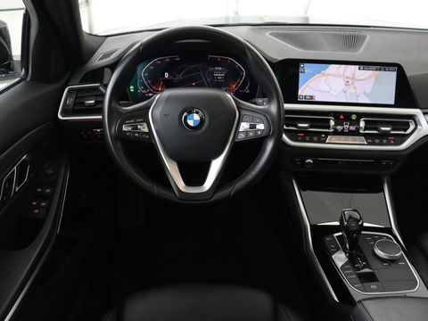 BMW 3-serie 330i High Executive | Panoramadak | Leder | Stoelverwarming | Adaptive cruise | Sport Line | Camera | Live Cockpit | Sportstoelen | Carplay | Navigatie | Full LED