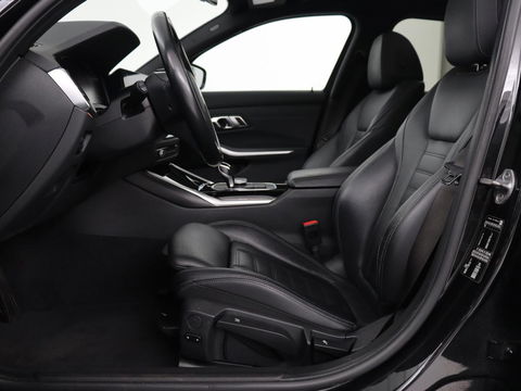BMW 3-serie 330i High Executive | Panoramadak | Leder | Stoelverwarming | Adaptive cruise | Sport Line | Camera | Live Cockpit | Sportstoelen | Carplay | Navigatie | Full LED