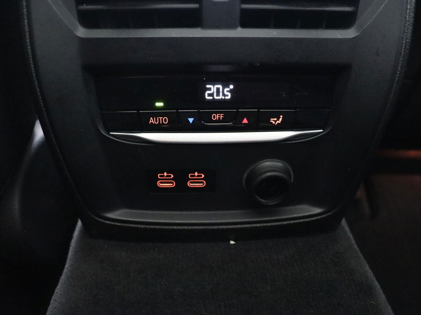 BMW 3-serie 330i High Executive | Panoramadak | Leder | Stoelverwarming | Adaptive cruise | Sport Line | Camera | Live Cockpit | Sportstoelen | Carplay | Navigatie | Full LED