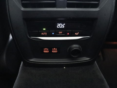BMW 3-serie 330i High Executive | Panoramadak | Leder | Stoelverwarming | Adaptive cruise | Sport Line | Camera | Live Cockpit | Sportstoelen | Carplay | Navigatie | Full LED
