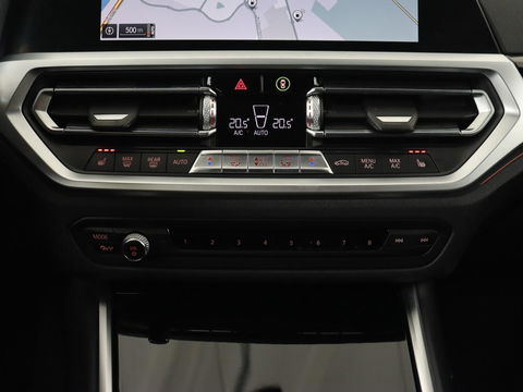 BMW 3-serie 330i High Executive | Panoramadak | Leder | Stoelverwarming | Adaptive cruise | Sport Line | Camera | Live Cockpit | Sportstoelen | Carplay | Navigatie | Full LED
