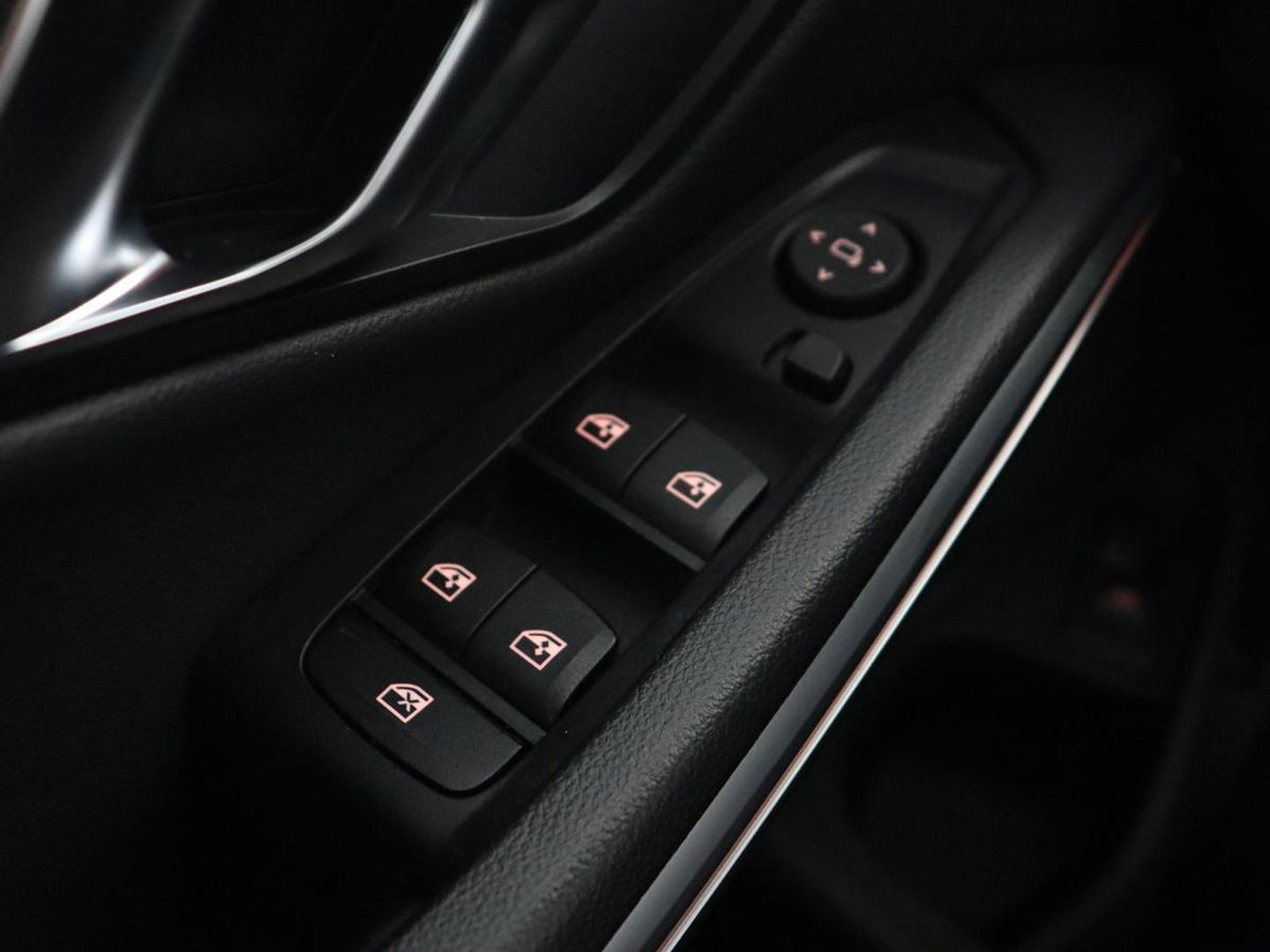 BMW 3-serie 330i High Executive | Panoramadak | Leder | Stoelverwarming | Adaptive cruise | Sport Line | Camera | Live Cockpit | Sportstoelen | Carplay | Navigatie | Full LED