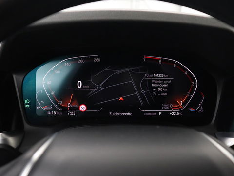 BMW 3-serie 330i High Executive | Panoramadak | Leder | Stoelverwarming | Adaptive cruise | Sport Line | Camera | Live Cockpit | Sportstoelen | Carplay | Navigatie | Full LED