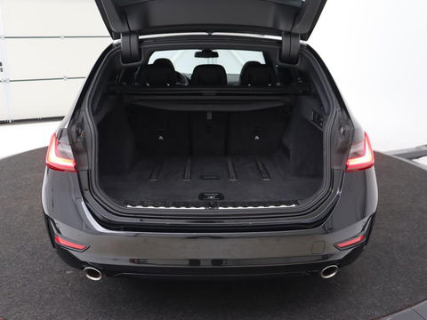 BMW 3-serie 330i High Executive | Panoramadak | Leder | Stoelverwarming | Adaptive cruise | Sport Line | Camera | Live Cockpit | Sportstoelen | Carplay | Navigatie | Full LED