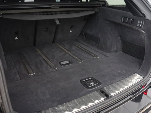 BMW 3-serie 330i High Executive | Panoramadak | Leder | Stoelverwarming | Adaptive cruise | Sport Line | Camera | Live Cockpit | Sportstoelen | Carplay | Navigatie | Full LED