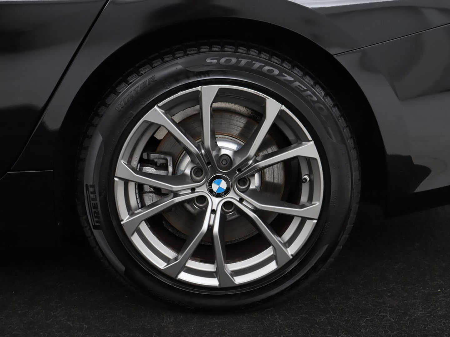 BMW 3-serie 330i High Executive | Panoramadak | Leder | Stoelverwarming | Adaptive cruise | Sport Line | Camera | Live Cockpit | Sportstoelen | Carplay | Navigatie | Full LED