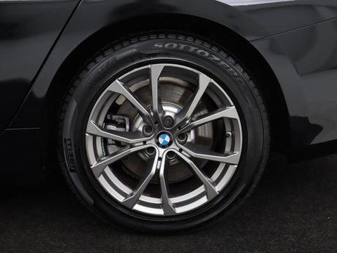 BMW 3-serie 330i High Executive | Panoramadak | Leder | Stoelverwarming | Adaptive cruise | Sport Line | Camera | Live Cockpit | Sportstoelen | Carplay | Navigatie | Full LED
