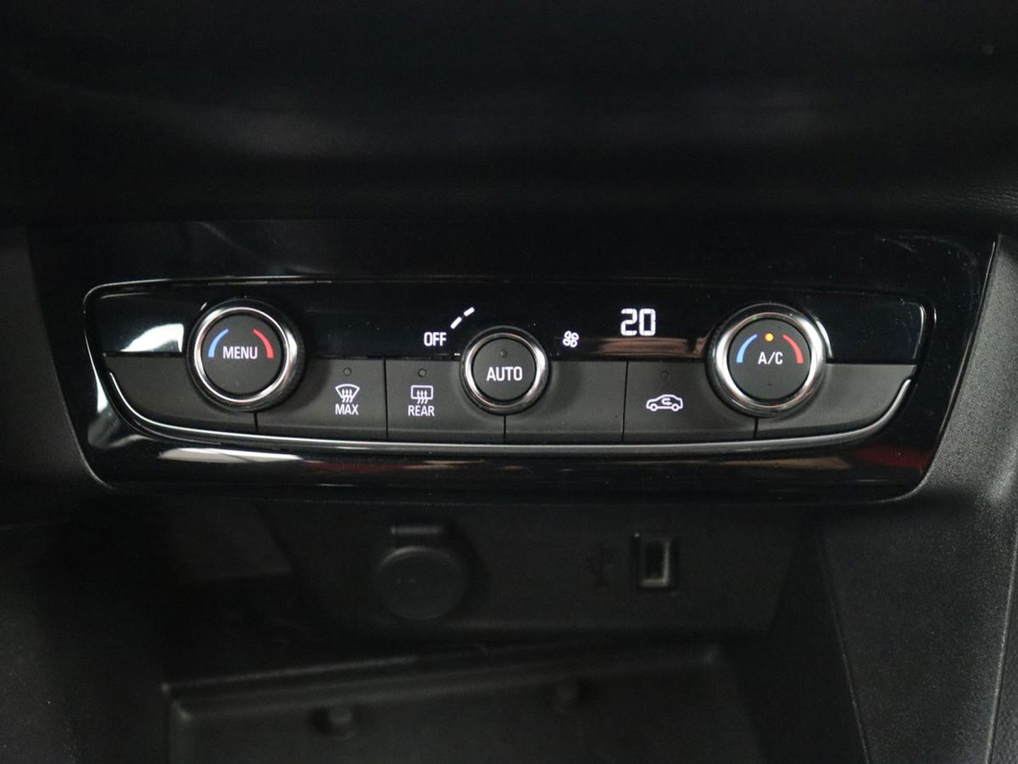 Opel Corsa 1.2 GS Line | Camera | Carplay | Navigatie | Climate control | Keyless | Sportstoelen | Full LED | Getint glas | Cruise control