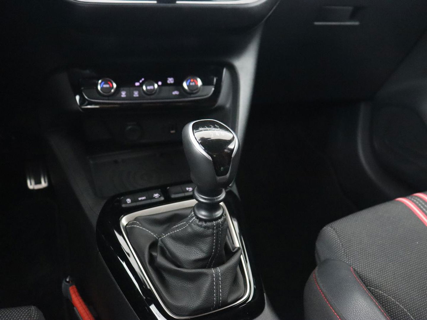 Opel Corsa 1.2 GS Line | Camera | Carplay | Navigatie | Climate control | Keyless | Sportstoelen | Full LED | Getint glas | Cruise control