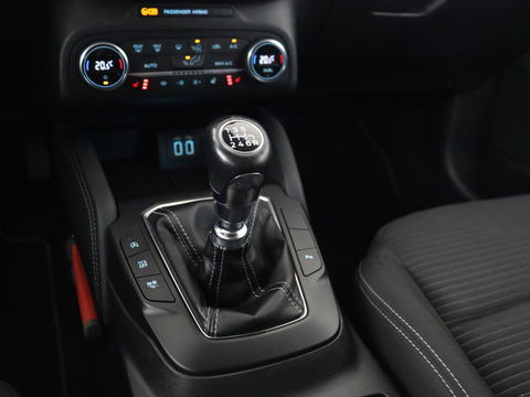 Ford Focus 1.0 EcoBoost Hybrid Titanium X | Stoel & stuurverwarming | Camera | Trekhaak | Carplay | Digital Cockpit | Full LED | Keyless