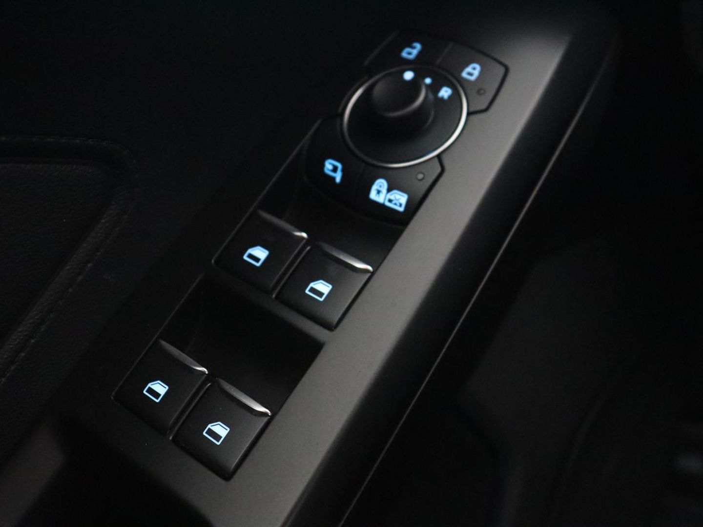 Ford Focus 1.0 EcoBoost Hybrid Titanium X | Stoel & stuurverwarming | Camera | Trekhaak | Carplay | Digital Cockpit | Full LED | Keyless