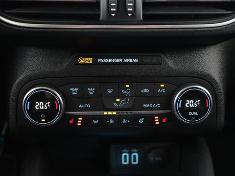 Ford Focus 1.0 EcoBoost Hybrid Titanium X | Stoel & stuurverwarming | Camera | Trekhaak | Carplay | Digital Cockpit | Full LED | Keyless