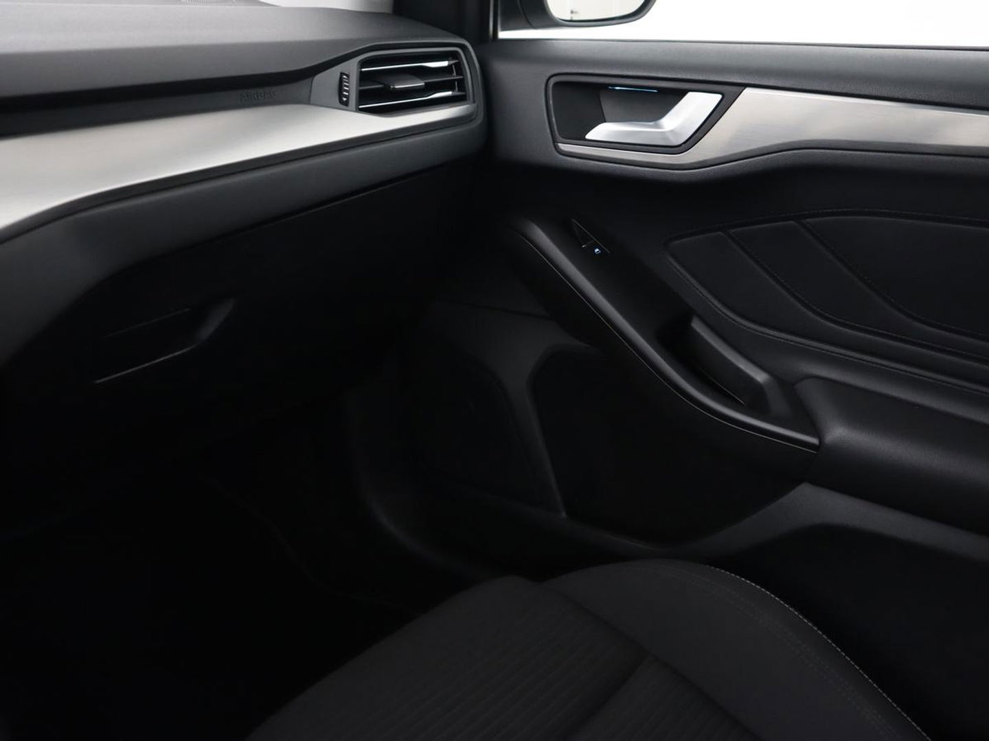 Ford Focus 1.0 EcoBoost Hybrid Titanium X | Stoel & stuurverwarming | Camera | Trekhaak | Carplay | Digital Cockpit | Full LED | Keyless
