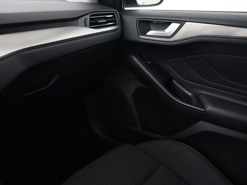 Ford Focus 1.0 EcoBoost Hybrid Titanium X | Stoel & stuurverwarming | Camera | Trekhaak | Carplay | Digital Cockpit | Full LED | Keyless