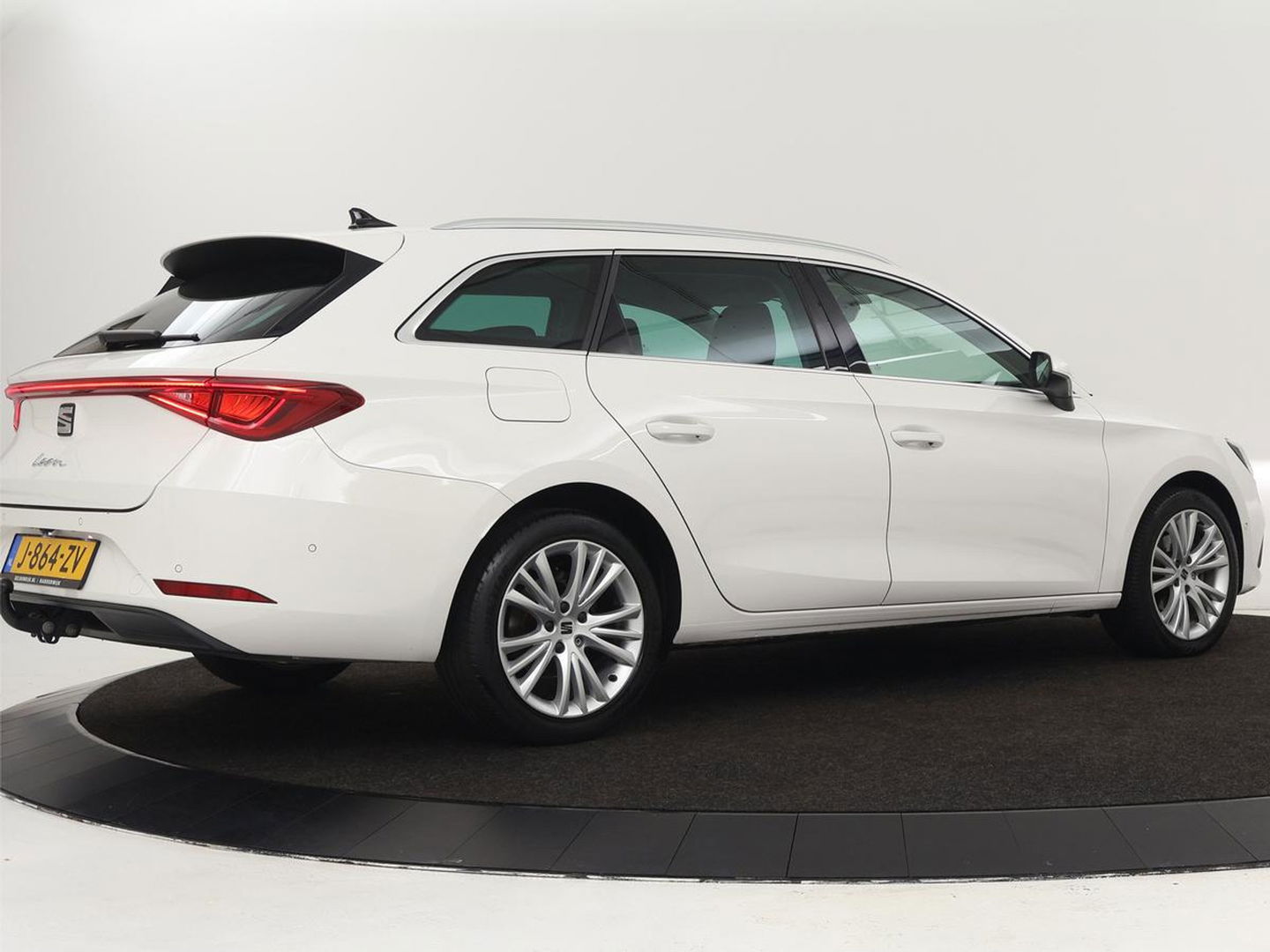SEAT Leon 1.5 TSI Style Launch Edition | Trekhaak | Camera | Adaptive cruise | Carplay | Parkeerhulp | Navigatie | Full LED