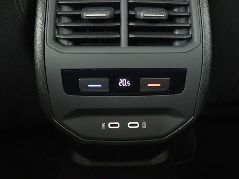 SEAT Leon 1.5 TSI Style Launch Edition | Trekhaak | Camera | Adaptive cruise | Carplay | Parkeerhulp | Navigatie | Full LED