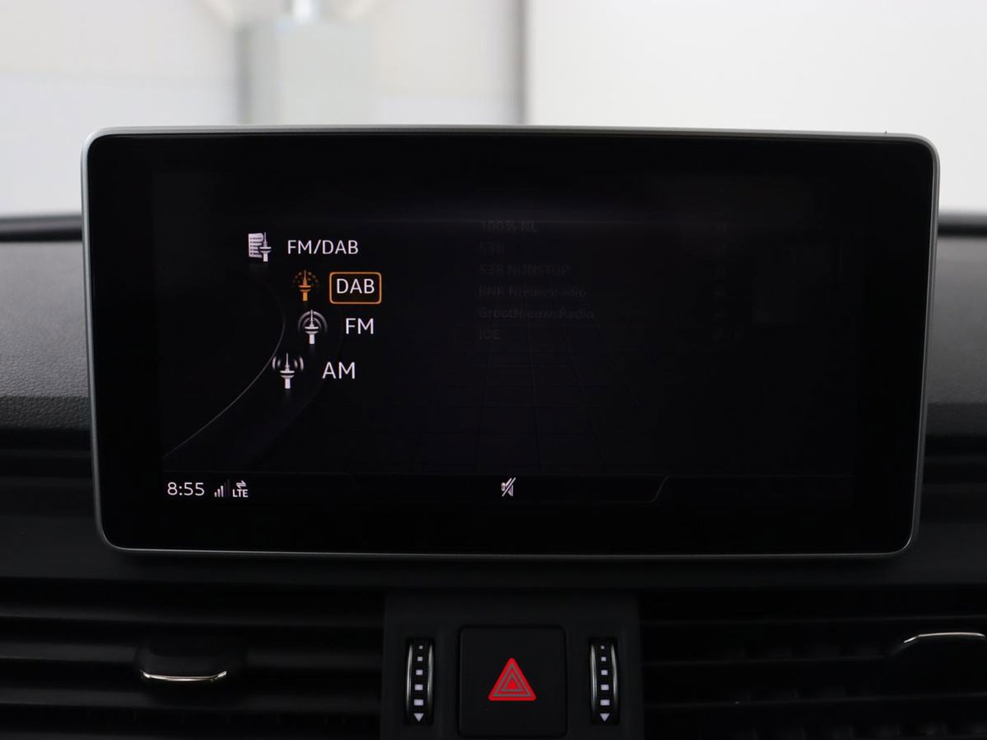 Audi Q5 50 TFSIe quattro S edition | B&O 3D Sound | Stoelverwarming | Carplay | Virtual Cockpit | Sportstoelen | Navigatie Plus | Full LED | Half leder | Parkeerhulp | Keyless | 20'' lichtmetalen velgen | S Line