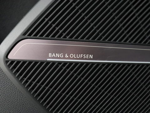 Audi Q5 50 TFSIe quattro S edition | B&O 3D Sound | Stoelverwarming | Carplay | Virtual Cockpit | Sportstoelen | Navigatie Plus | Full LED | Half leder | Parkeerhulp | Keyless | 20'' lichtmetalen velgen | S Line