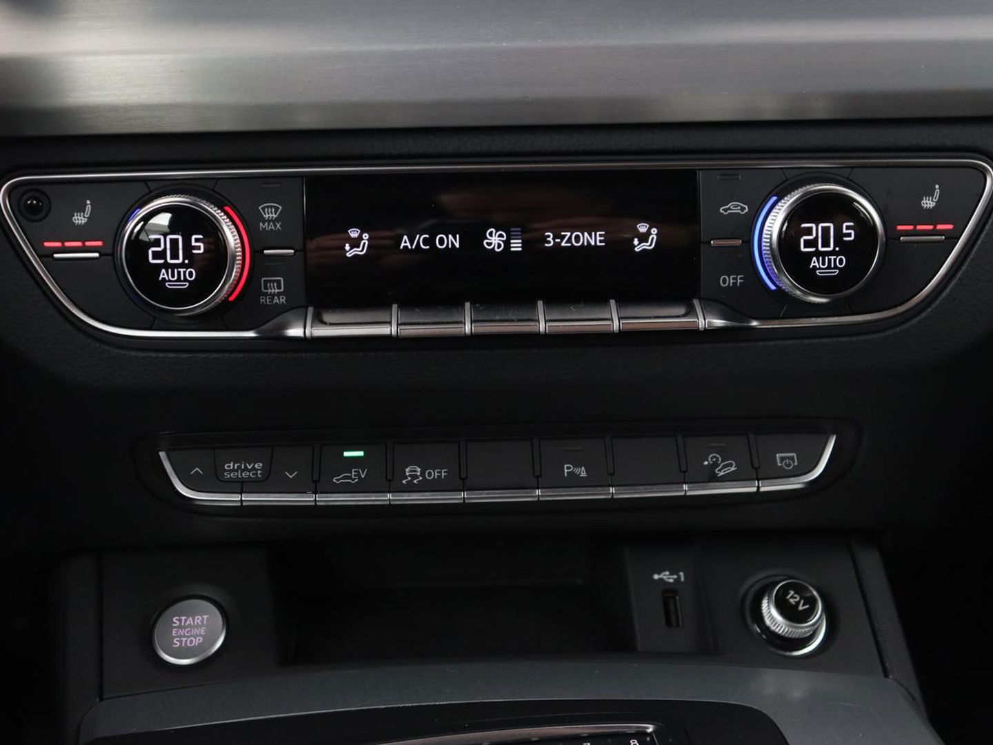 Audi Q5 50 TFSIe quattro S edition | B&O 3D Sound | Stoelverwarming | Carplay | Virtual Cockpit | Sportstoelen | Navigatie Plus | Full LED | Half leder | Parkeerhulp | Keyless | 20'' lichtmetalen velgen | S Line