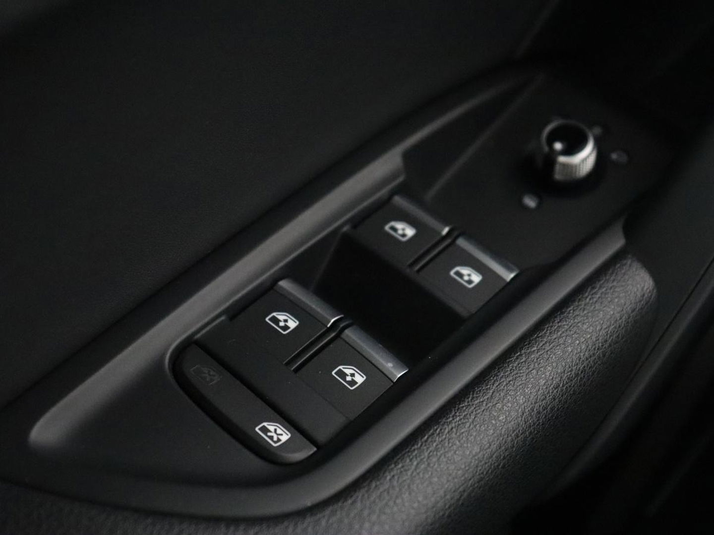 Audi Q5 50 TFSIe quattro S edition | B&O 3D Sound | Stoelverwarming | Carplay | Virtual Cockpit | Sportstoelen | Navigatie Plus | Full LED | Half leder | Parkeerhulp | Keyless | 20'' lichtmetalen velgen | S Line