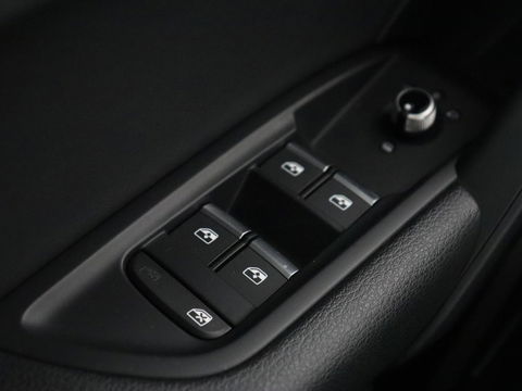 Audi Q5 50 TFSIe quattro S edition | B&O 3D Sound | Stoelverwarming | Carplay | Virtual Cockpit | Sportstoelen | Navigatie Plus | Full LED | Half leder | Parkeerhulp | Keyless | 20'' lichtmetalen velgen | S Line