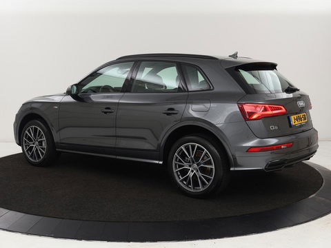 Audi Q5 50 TFSIe quattro S edition | B&O 3D Sound | Stoelverwarming | Carplay | Virtual Cockpit | Sportstoelen | Navigatie Plus | Full LED | Half leder | Parkeerhulp | Keyless | 20'' lichtmetalen velgen | S Line