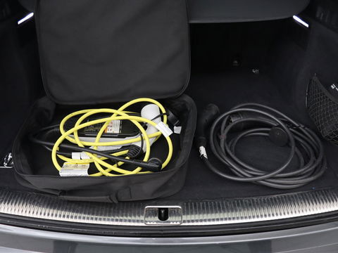 Audi Q5 50 TFSIe quattro S edition | B&O 3D Sound | Stoelverwarming | Carplay | Virtual Cockpit | Sportstoelen | Navigatie Plus | Full LED | Half leder | Parkeerhulp | Keyless | 20'' lichtmetalen velgen | S Line