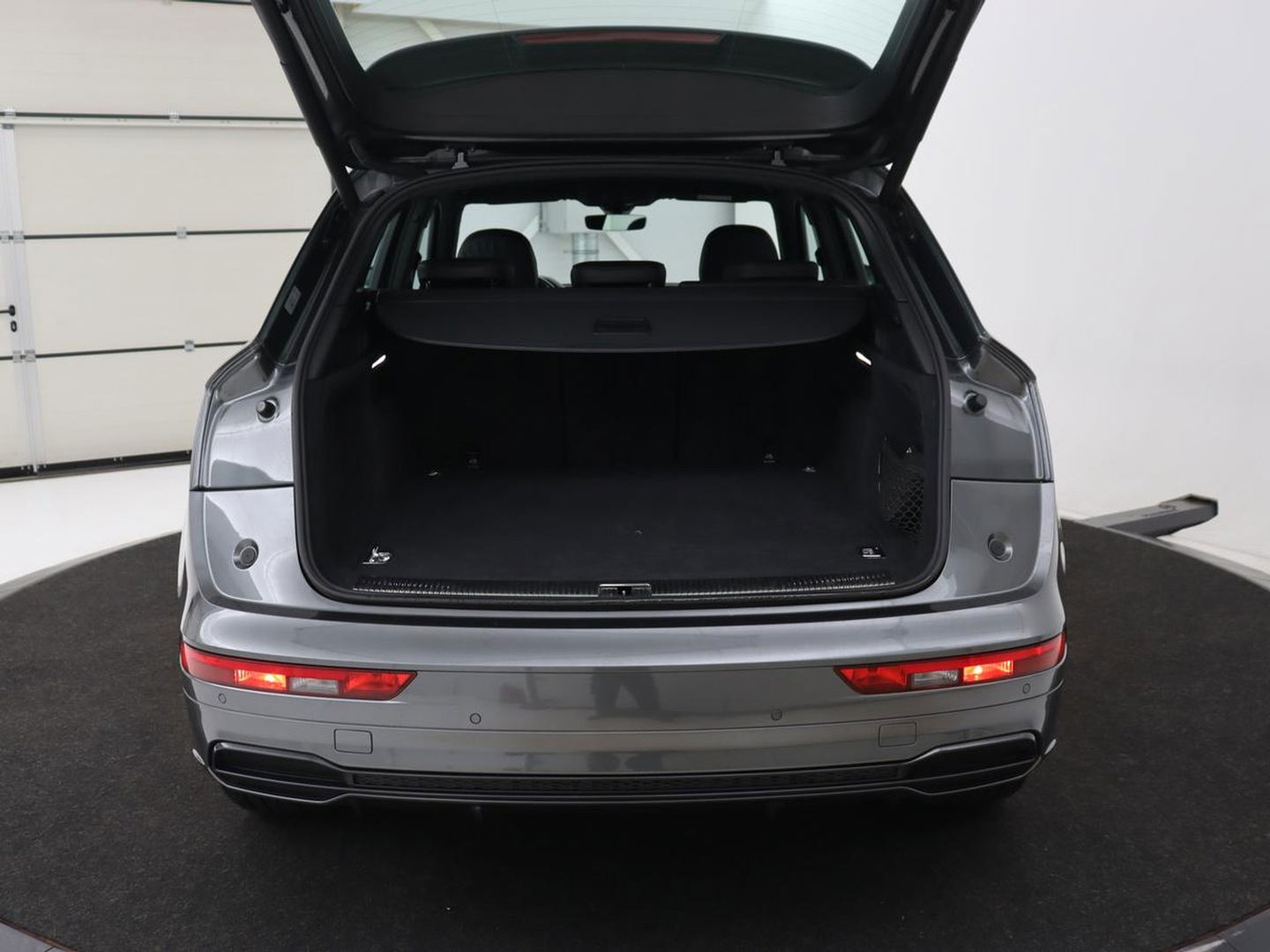 Audi Q5 50 TFSIe quattro S edition | B&O 3D Sound | Stoelverwarming | Carplay | Virtual Cockpit | Sportstoelen | Navigatie Plus | Full LED | Half leder | Parkeerhulp | Keyless | 20'' lichtmetalen velgen | S Line