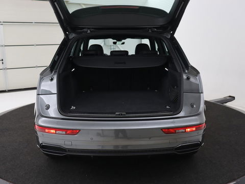 Audi Q5 50 TFSIe quattro S edition | B&O 3D Sound | Stoelverwarming | Carplay | Virtual Cockpit | Sportstoelen | Navigatie Plus | Full LED | Half leder | Parkeerhulp | Keyless | 20'' lichtmetalen velgen | S Line