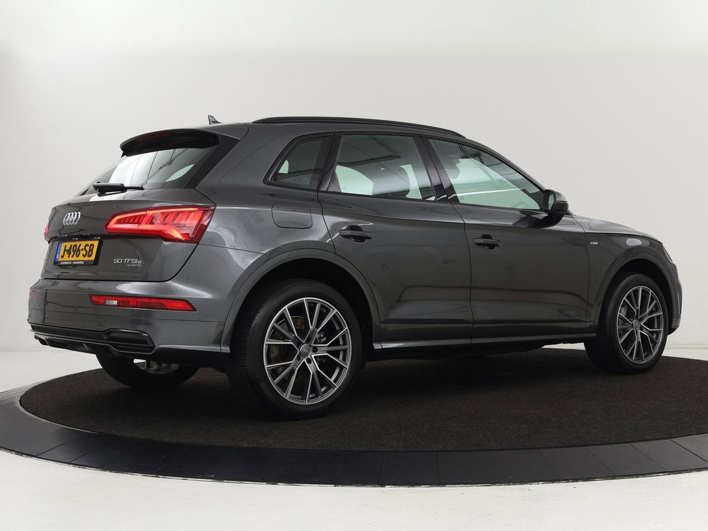 Audi Q5 50 TFSIe quattro S edition | B&O 3D Sound | Stoelverwarming | Carplay | Virtual Cockpit | Sportstoelen | Navigatie Plus | Full LED | Half leder | Parkeerhulp | Keyless | 20'' lichtmetalen velgen | S Line