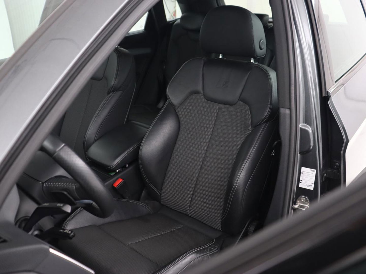 Audi Q5 50 TFSIe quattro S edition | B&O 3D Sound | Stoelverwarming | Carplay | Virtual Cockpit | Sportstoelen | Navigatie Plus | Full LED | Half leder | Parkeerhulp | Keyless | 20'' lichtmetalen velgen | S Line