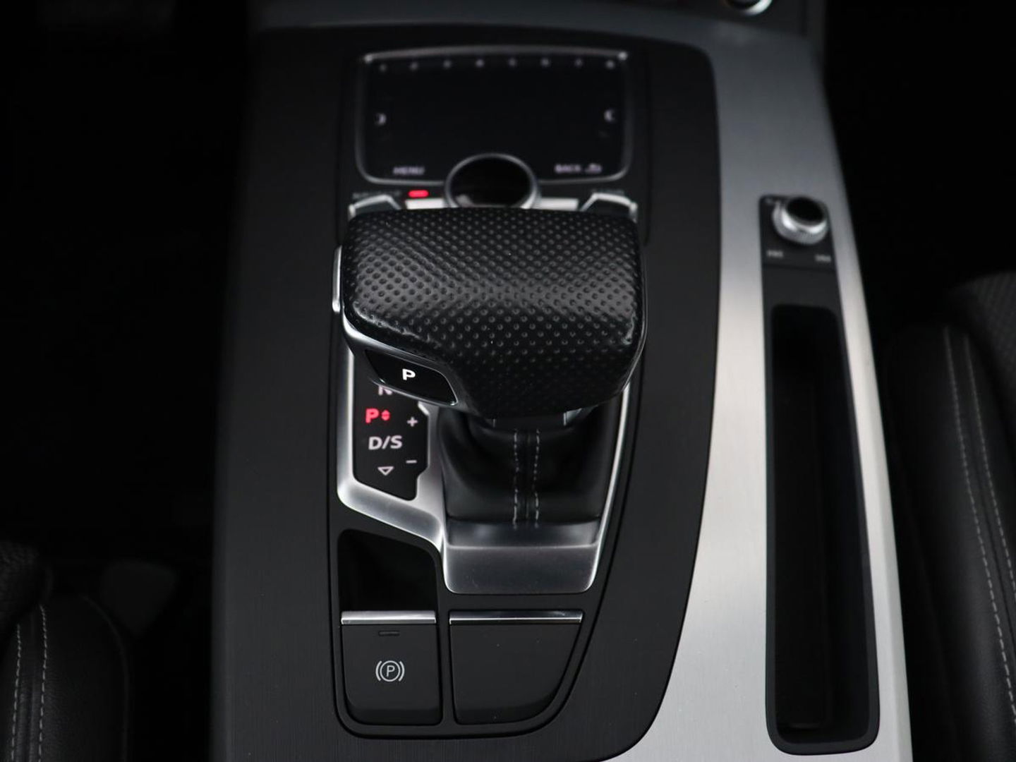 Audi Q5 50 TFSIe quattro S edition | B&O 3D Sound | Stoelverwarming | Carplay | Virtual Cockpit | Sportstoelen | Navigatie Plus | Full LED | Half leder | Parkeerhulp | Keyless | 20'' lichtmetalen velgen | S Line