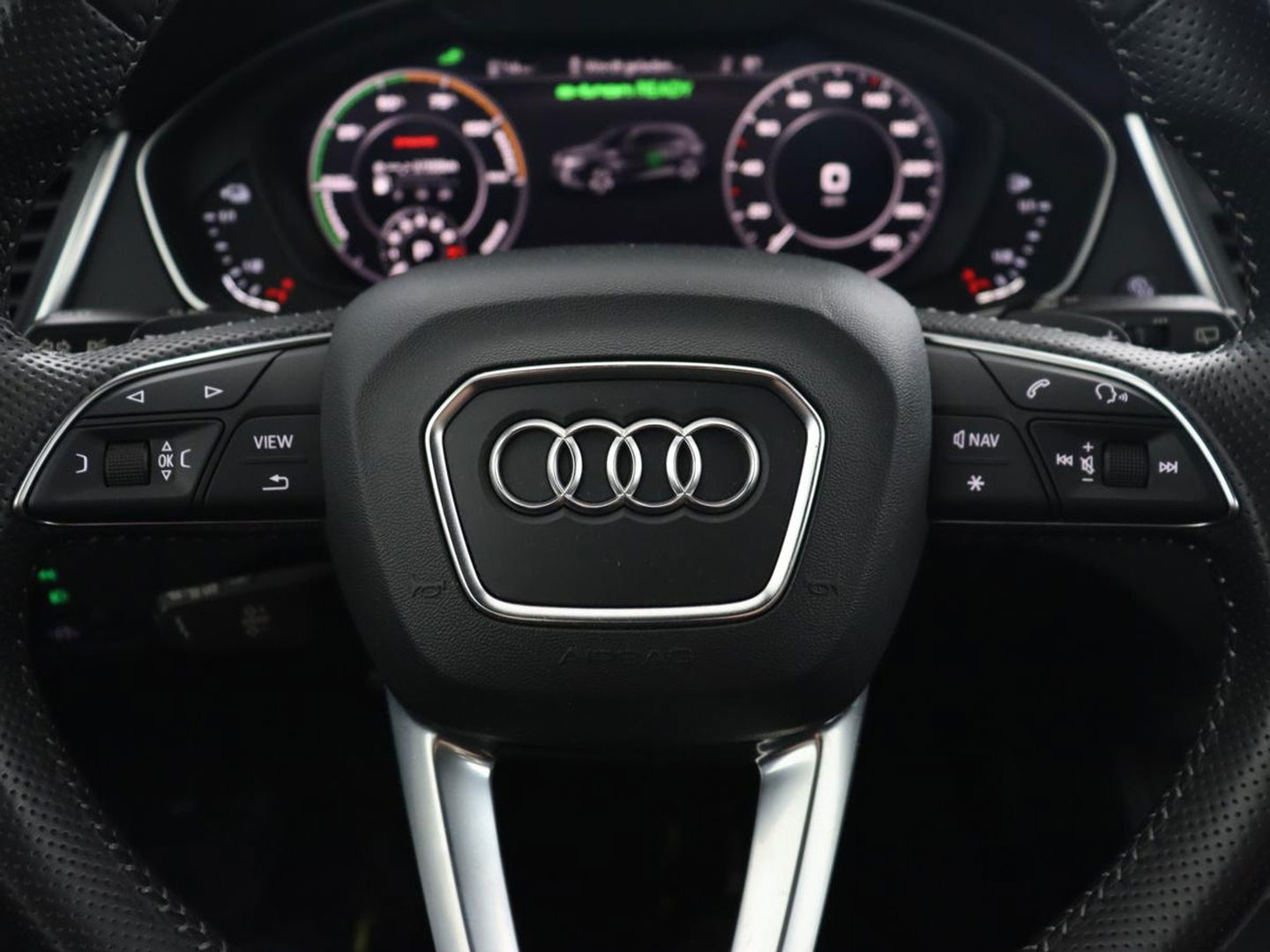 Audi Q5 50 TFSIe quattro S edition | B&O 3D Sound | Stoelverwarming | Carplay | Virtual Cockpit | Sportstoelen | Navigatie Plus | Full LED | Half leder | Parkeerhulp | Keyless | 20'' lichtmetalen velgen | S Line