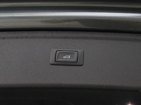 Audi Q5 50 TFSIe quattro S edition | B&O 3D Sound | Stoelverwarming | Carplay | Virtual Cockpit | Sportstoelen | Navigatie Plus | Full LED | Half leder | Parkeerhulp | Keyless | 20'' lichtmetalen velgen | S Line