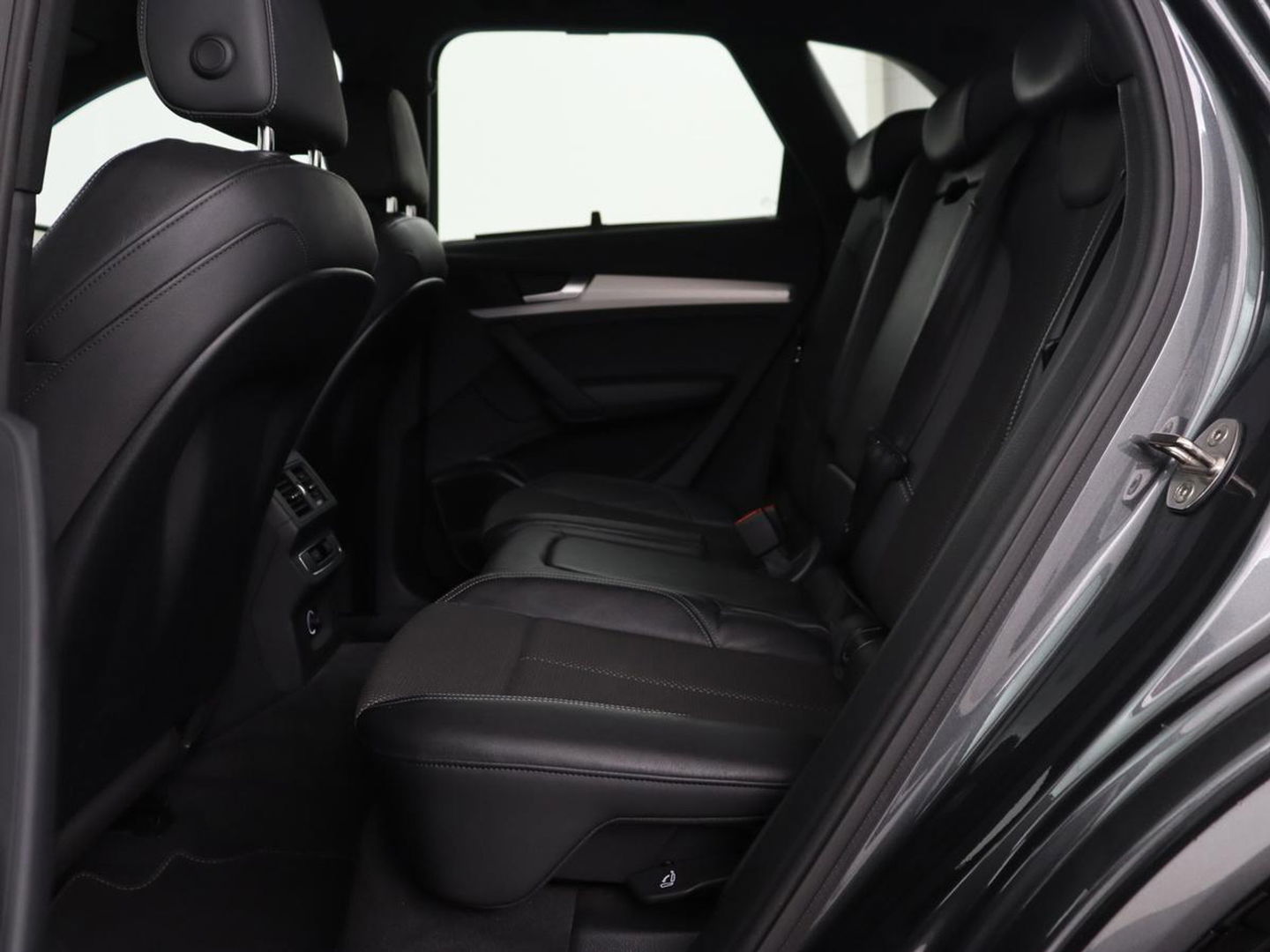 Audi Q5 50 TFSIe quattro S edition | B&O 3D Sound | Stoelverwarming | Carplay | Virtual Cockpit | Sportstoelen | Navigatie Plus | Full LED | Half leder | Parkeerhulp | Keyless | 20'' lichtmetalen velgen | S Line