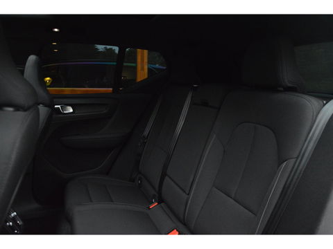Volvo XC40 Recharge | Panoramadak | 360° Camera | Trekhaak 1500KG | Harman/Kardon | Stoelverwarming | Pilot Assist | Dealer OH |