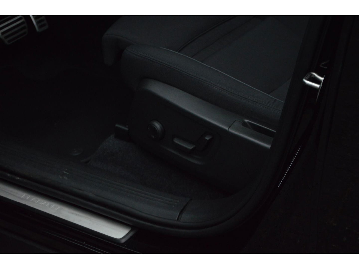Volvo XC40 Recharge | Panoramadak | 360° Camera | Trekhaak 1500KG | Harman/Kardon | Stoelverwarming | Pilot Assist | Dealer OH |