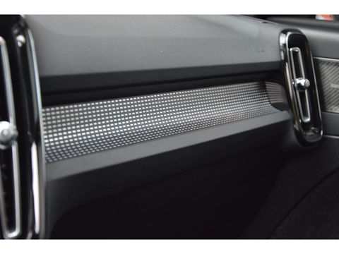 Volvo XC40 Recharge | Panoramadak | 360° Camera | Trekhaak 1500KG | Harman/Kardon | Stoelverwarming | Pilot Assist | Dealer OH |