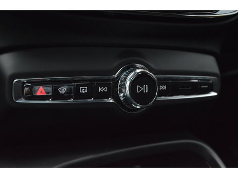 Volvo XC40 Recharge | Panoramadak | 360° Camera | Trekhaak 1500KG | Harman/Kardon | Stoelverwarming | Pilot Assist | Dealer OH |