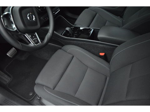 Volvo XC40 Recharge | Panoramadak | 360° Camera | Trekhaak 1500KG | Harman/Kardon | Stoelverwarming | Pilot Assist | Dealer OH |