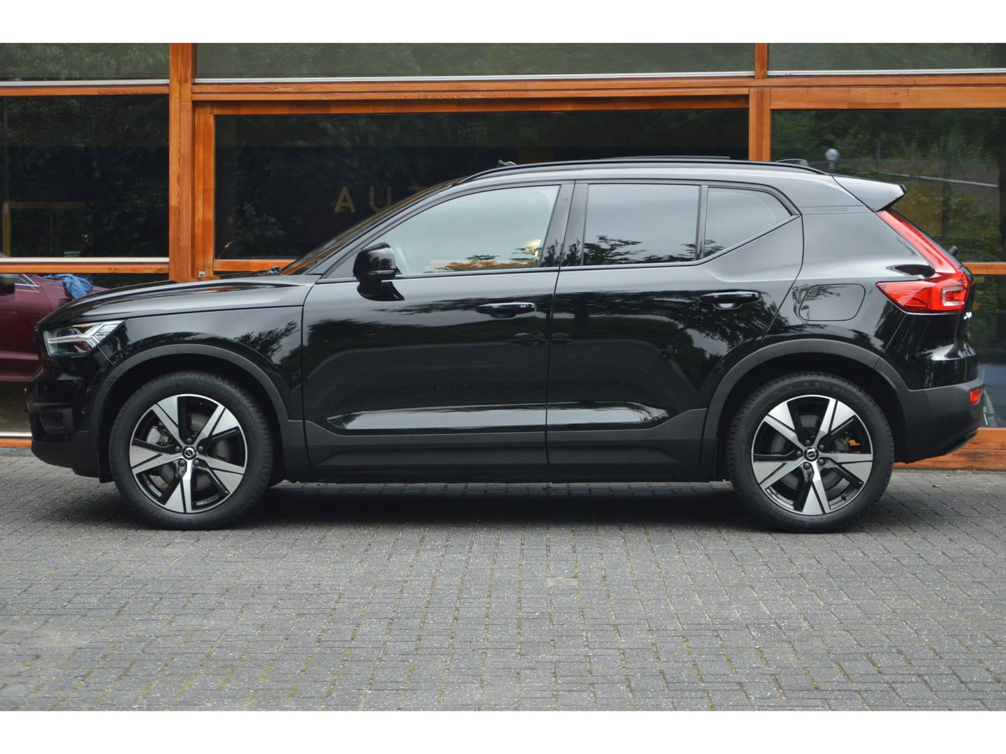 Volvo XC40 Recharge | Panoramadak | 360° Camera | Trekhaak 1500KG | Harman/Kardon | Stoelverwarming | Pilot Assist | Dealer OH |