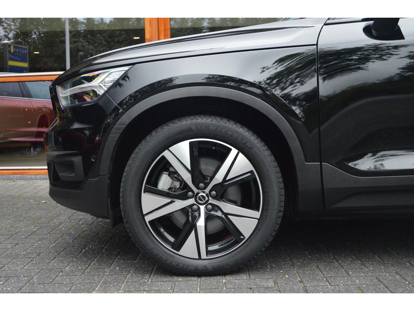 Volvo XC40 Recharge | Panoramadak | 360° Camera | Trekhaak 1500KG | Harman/Kardon | Stoelverwarming | Pilot Assist | Dealer OH |