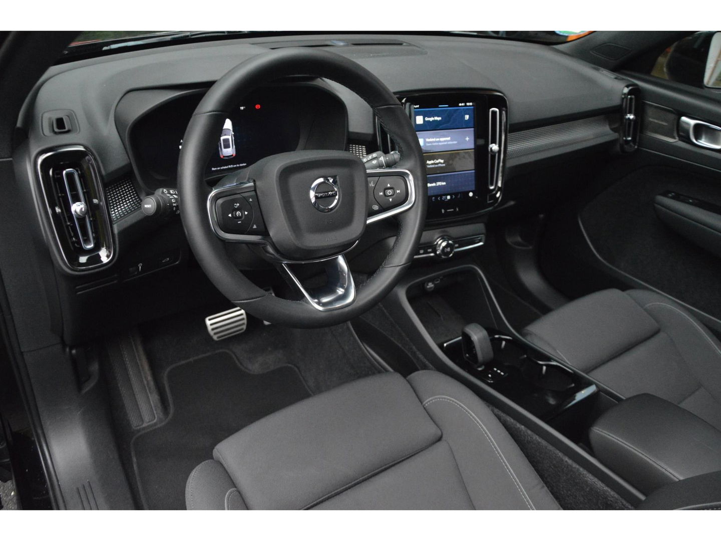 Volvo XC40 Recharge | Panoramadak | 360° Camera | Trekhaak 1500KG | Harman/Kardon | Stoelverwarming | Pilot Assist | Dealer OH |
