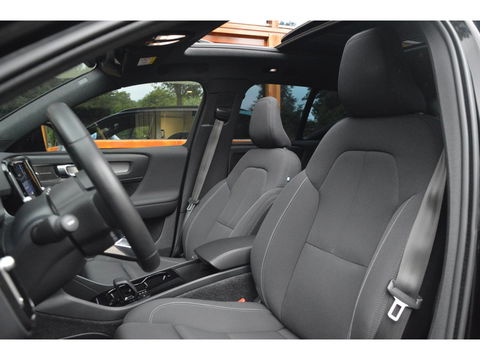 Volvo XC40 Recharge | Panoramadak | 360° Camera | Trekhaak 1500KG | Harman/Kardon | Stoelverwarming | Pilot Assist | Dealer OH |