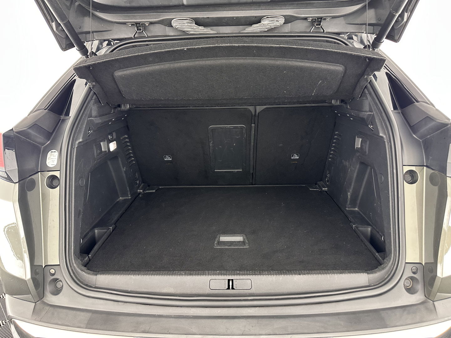 Peugeot 3008 1.2 PureTech GT Line *LEATHER-MICROFIBRE | FULL-LED | NAVI-FULLMAP | KEYLESS | CAMERA | SPORT-SEATS | 19''ALU | TOWBAR*